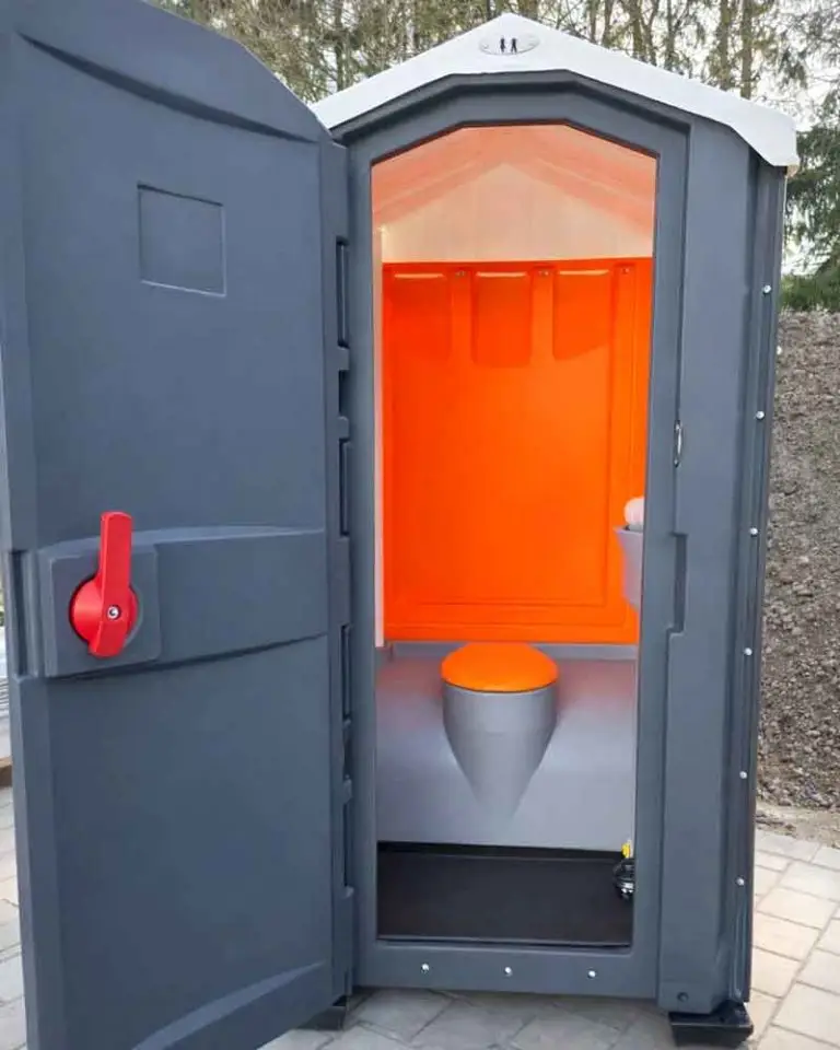 Innenansicht einer mobilen Toilettenkabine für Events und Veranstaltungen von MY LOCUS