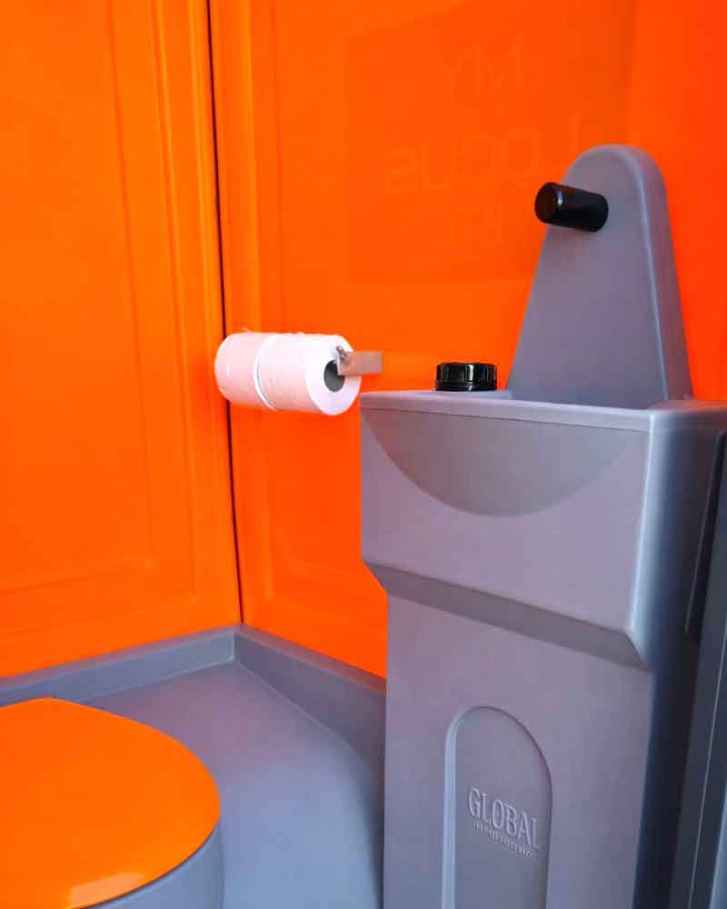 mobile-toilette-mit-waschbecken-fuer-event-3-mylocus